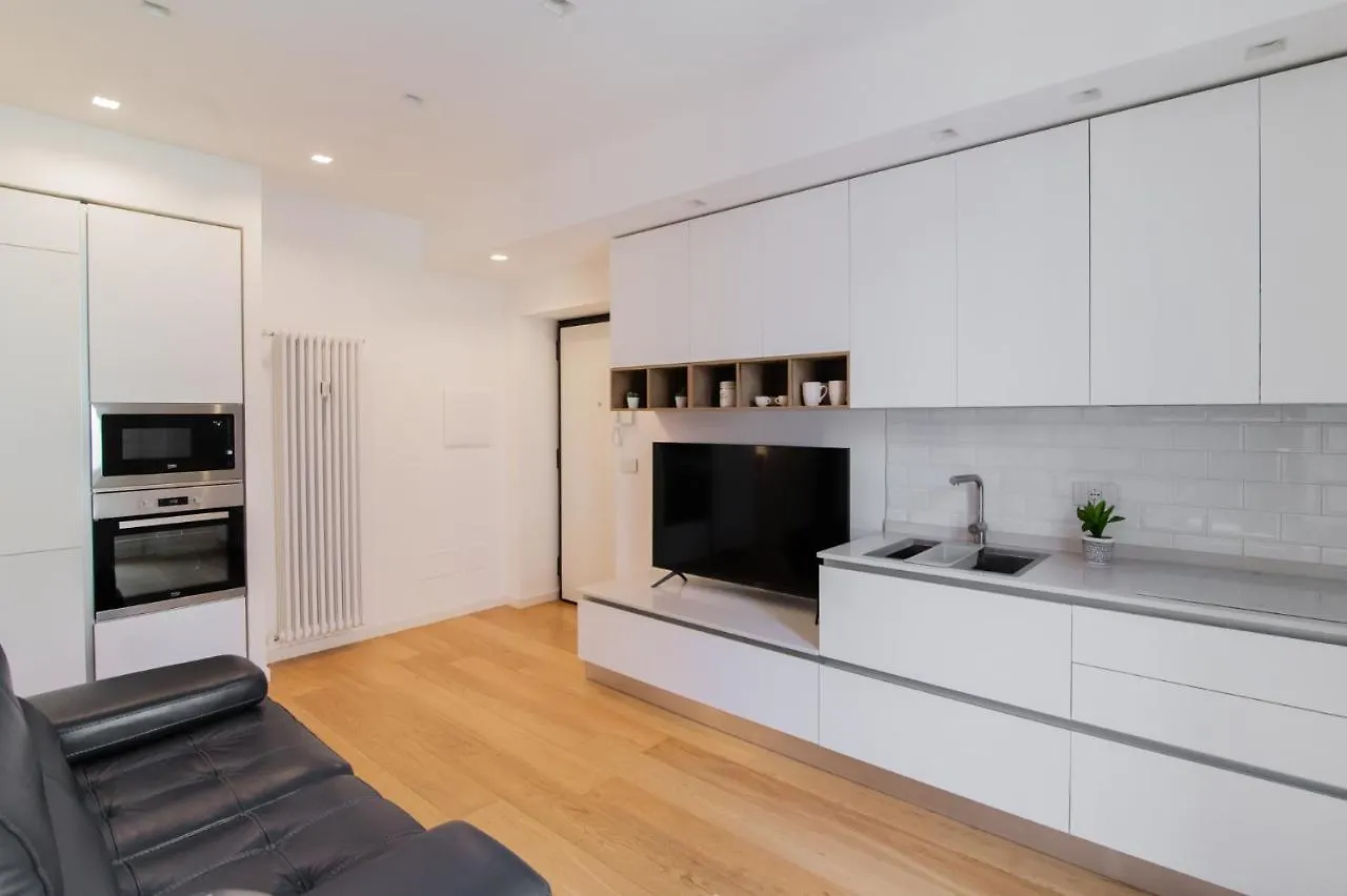 Ross Quadrell - Milano Apartment