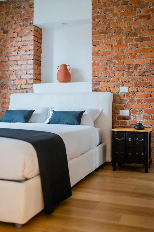 Ross Quadrell - Milano Apartment