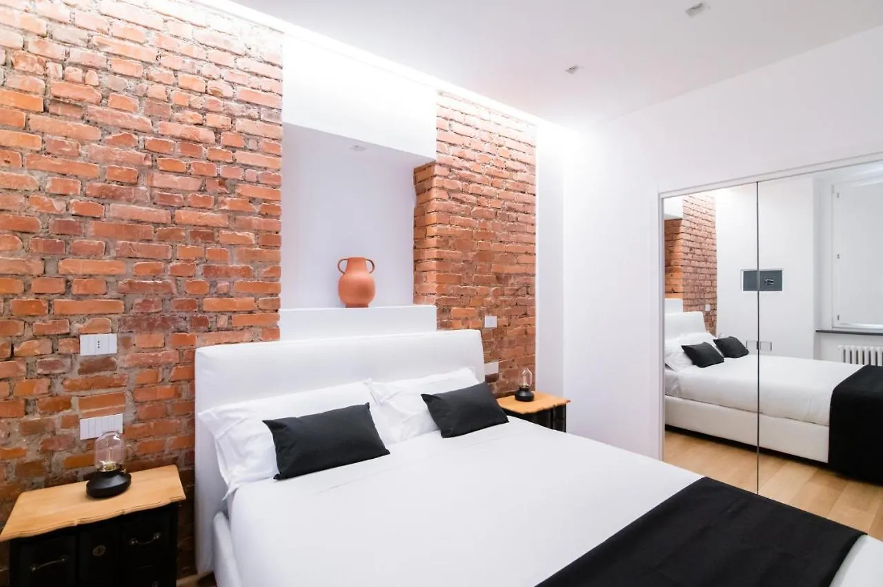 Ross Quadrell - Milano Apartment