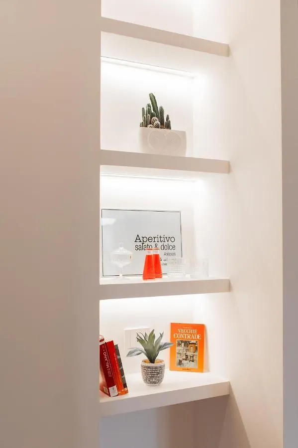 Ross Quadrell - Milano Apartment 0*, Milan Italy