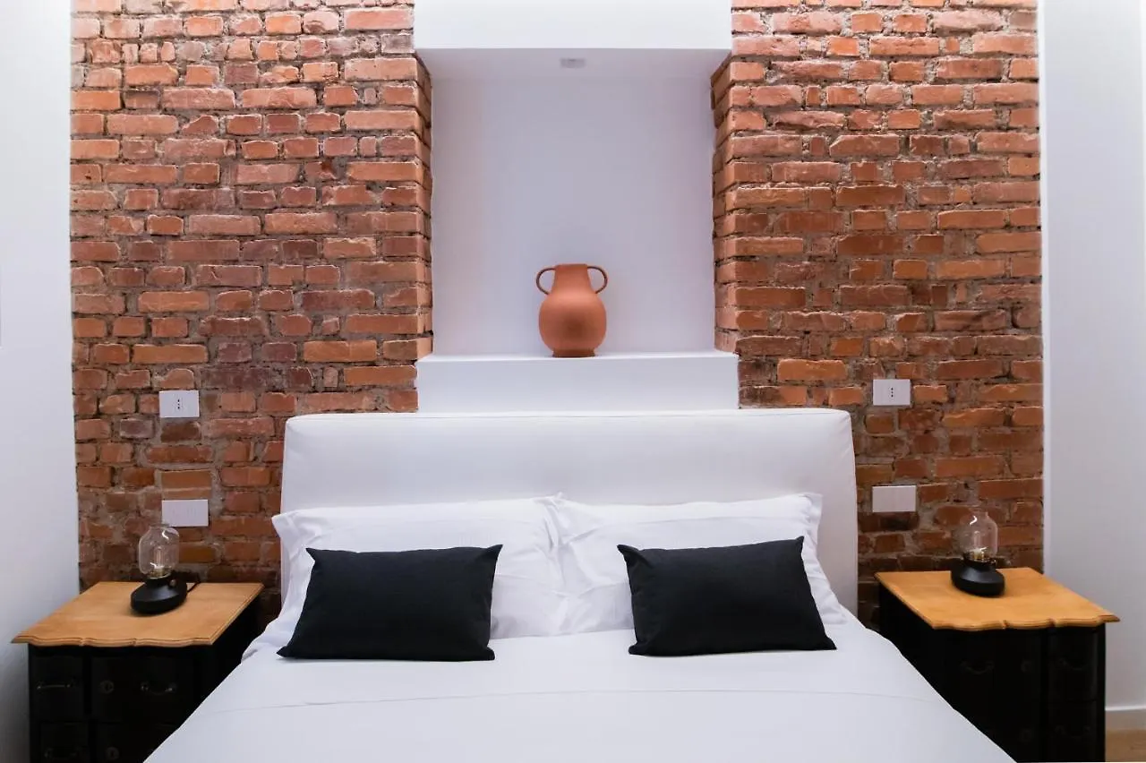 Ross Quadrell - Milano Apartment