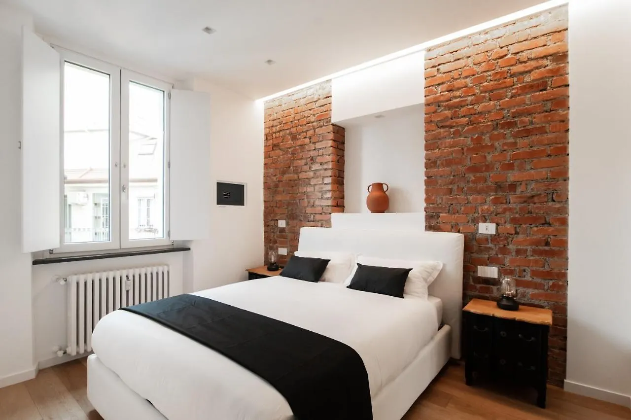 Ross Quadrell - Milano Apartment Italy