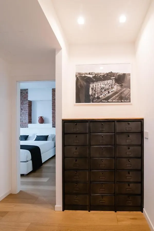 Ross Quadrell - Milano Apartment