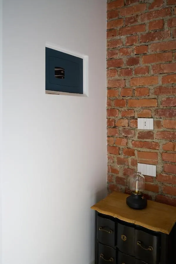 Ross Quadrell - Milano Apartment